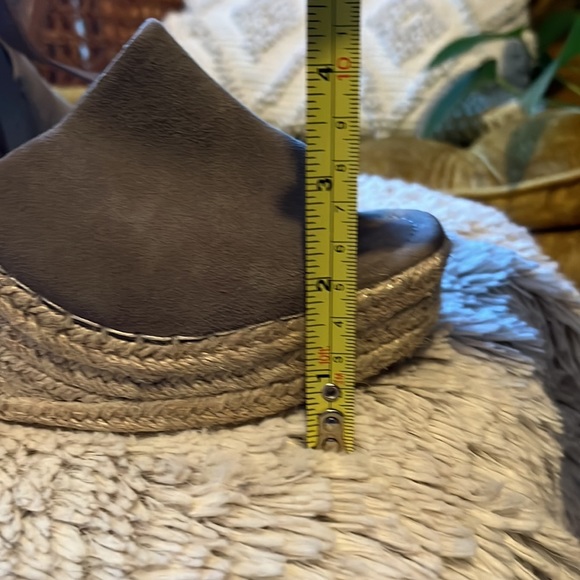 Platform Sandals - Picture 7 of 7